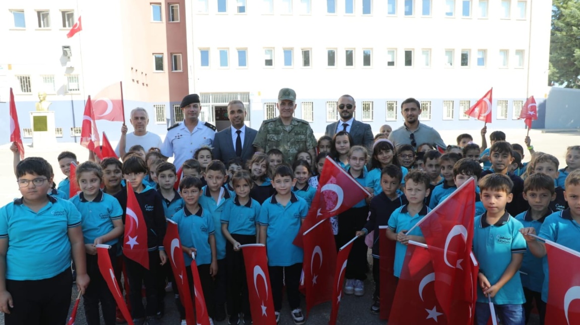 Garnizon Komutanı Sayın Gazi Tümgeneral Davut Ala Paşa Okulumuzu ziyarette bulundu.